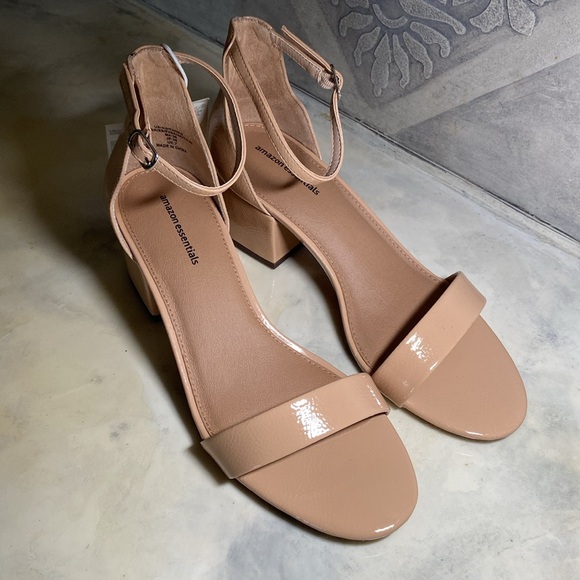 Amazon Essentials Shoes - NWT Amazon Essentials US9 Tan Patent Leather sandals